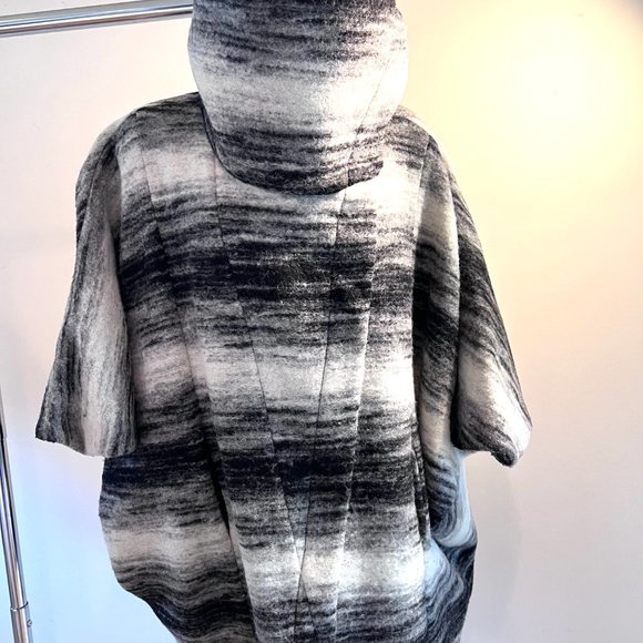 Virgin Wool Blend Black and White Contemporary Winter Cocoon Coat Sz Medium 8 - Picture 5 of 11
